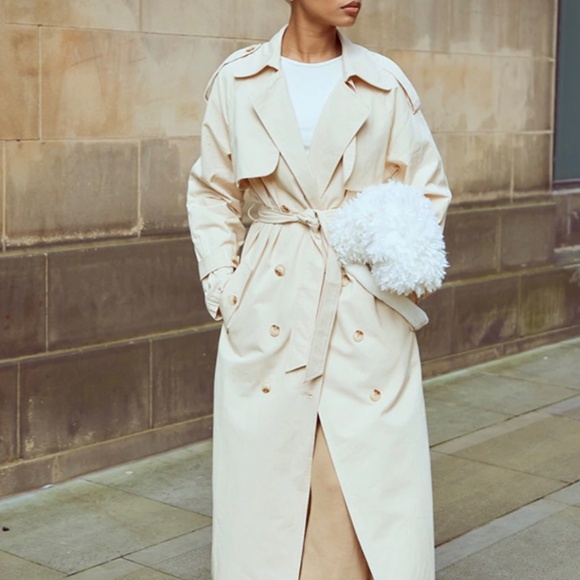 Classic Tan Trench Coat - Picture 4 of 6